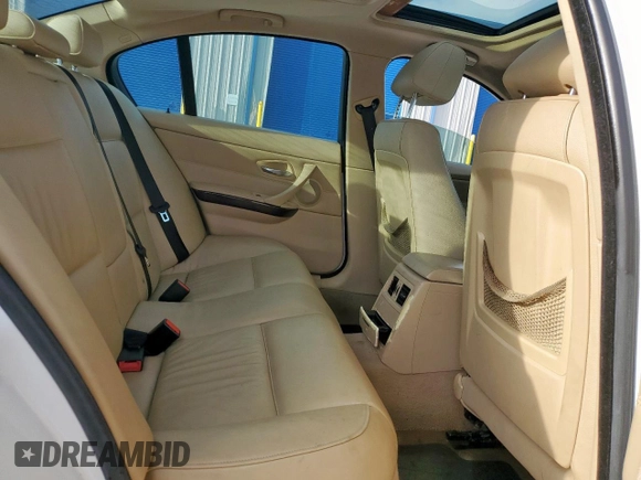 2006 BMW 3 Series 330i with VIN WBAVB33596PS16810, listed as a Copart auction lot 61655555 with 114,060 mi miles and Salvage title. Bid and sale history available at DreamBid. Image 10.