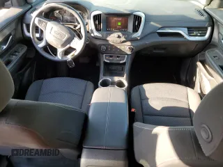 2024 GMC Terrain SLE z VIN 3GKALMEGXRL315692, wystawiony jako Copart lot #60173555 z przebiegiem 20 270 mil mil oraz Czysty tytuł • Clean title. Historia ofert i sprzedaży dostępna na DreamBid. Obrazek 8.