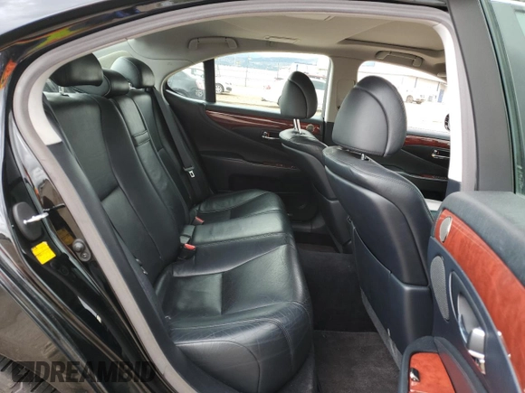 2010 Lexus LS 460 z VIN JTHCL5EF9A5008292, wystawiony jako Copart lot #55456485 z przebiegiem 134 182 mil mil oraz Szkoda całkowita • Salvage title. Historia ofert i sprzedaży dostępna na DreamBid. Obrazek 10.