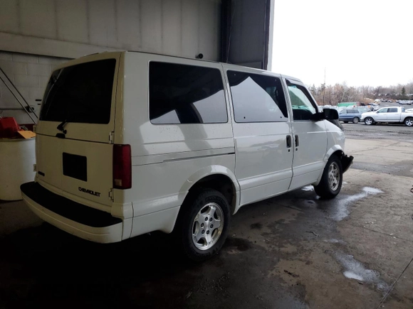 2004 Chevrolet Astro with VIN 1GNDM19X44B127282, listed as a Copart auction lot 83985534 with Not Provided miles and Non Repairable. Bid and sale history available at carsss.com. Image 3.