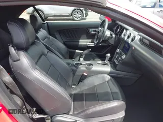 2022 Ford Mustang EcoBoost z VIN 1FATP8UH2N5124679, wystawiony jako IAAI lot #42271957 z przebiegiem 44 470 mil mil oraz . Historia ofert i sprzedaży dostępna na DreamBid. Obrazek 5.