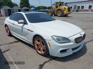 2013 BMW 6 Series 650i xDrive z VIN WBAYM1C56DDZ02569, wystawiony jako IAAI lot #42413753 z przebiegiem 117 691 mil mil oraz . Historia ofert i sprzedaży dostępna na DreamBid. Obrazek 1.