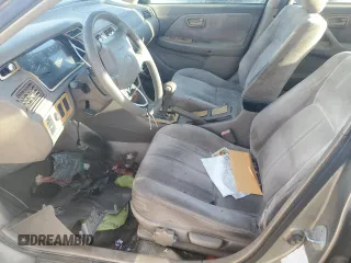 1998 Toyota Camry LE z VIN JT2BG28K2W0164356, wystawiony jako Copart lot #49450065 z przebiegiem 240 905 mil mil oraz Czysty tytuł • Clean title. Historia ofert i sprzedaży dostępna na DreamBid. Obrazek 7.