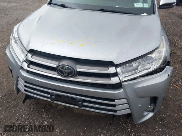 2018 Toyota Highlander SE z VIN 5TDJZRFH6JS545680, wystawiony jako IAAI lot #42548969 z przebiegiem 43 622 mil mil oraz . Historia ofert i sprzedaży dostępna na DreamBid. Obrazek 10.