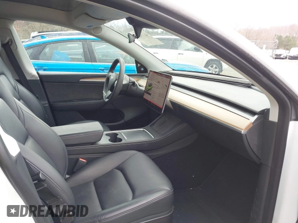 2023 Tesla Model Y Long Range z VIN 7SAYGDEE4PF621640, wystawiony jako IAAI lot #41796502 z przebiegiem 68 484 mil mil oraz . Historia ofert i sprzedaży dostępna na DreamBid. Obrazek 5.