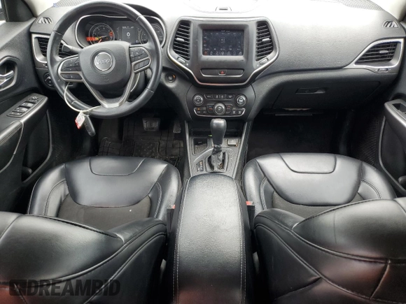 2019 Jeep Cherokee Latitude Plus с VIN 1C4PJLLB9KD186823, выставлен на аукционе Copart как лот 56421145 с пробегом 175 542 миль миль и Списание • Salvage title. История ставок и продаж доступна на DreamBid. Изображение 8.