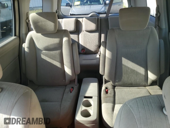 2015 Nissan Quest SV z VIN JN8AE2KP8F9127941, wystawiony jako Copart lot #61378405 z przebiegiem 184 944 mil mil oraz Czysty tytuł • Clean title. Historia ofert i sprzedaży dostępna na DreamBid. Obrazek 10.