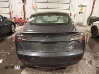 2020 Tesla Model 3 Performance z VIN 5YJ3E1EC3LF641768, wystawiony jako IAAI lot #41542615 z przebiegiem 43 343 mil mil oraz . Historia ofert i sprzedaży dostępna na DreamBid. Obrazek 17.