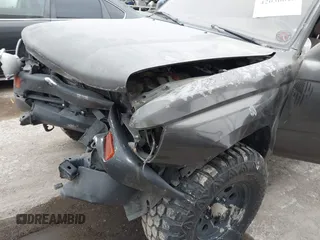 1998 Toyota 4Runner SR5 z VIN JT3GN86R3W0082047, wystawiony jako IAAI lot #42030018 z przebiegiem 259 894 mil mil oraz . Historia ofert i sprzedaży dostępna na DreamBid. Obrazek 6.
