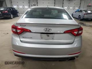 2017 Hyundai Sonata 2.4L z VIN 5NPE24AFXHH517525, wystawiony jako Copart lot #59857265 z przebiegiem 172 374 mil mil oraz Nie do naprawy • Non repairable. Historia ofert i sprzedaży dostępna na DreamBid. Obrazek 6.