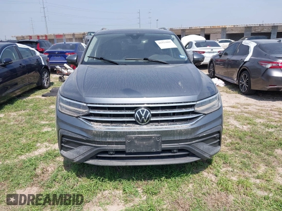 2023 Volkswagen Tiguan SE with VIN 3VVNB7AX2PM064599, listed as a IAAI auction lot 41923005 with Not provided miles and . Bid and sale history available at DreamBid. Image 6.