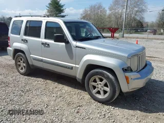 2009 Jeep Liberty Sport z VIN 1J8GP28K89W525175, wystawiony jako IAAI lot #41795363 z przebiegiem 222 804 mil mil oraz . Historia ofert i sprzedaży dostępna na DreamBid. Obrazek 1.