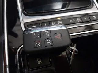 2019 Jaguar XE 25t z VIN SAJAS4FXXKCP52690, wystawiony jako IAAI lot #40936551 z przebiegiem 79 780 mil mil oraz . Historia ofert i sprzedaży dostępna na DreamBid. Obrazek 11.