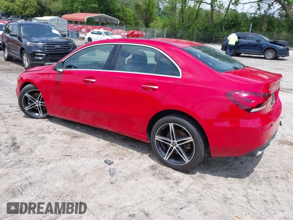2019 Mercedes-Benz A 220 z VIN WDD3G4EB5KW022155, wystawiony jako IAAI lot #42132650 z przebiegiem 83 511 mil mil oraz . Historia ofert i sprzedaży dostępna na DreamBid. Obrazek 3.