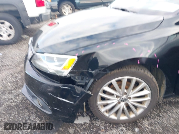 2011 Volkswagen Jetta SEL z VIN 3VWLZ7AJ2BM349306, wystawiony jako IAAI lot #38222989 z przebiegiem 198 462 mil mil oraz . Historia ofert i sprzedaży dostępna na DreamBid. Obrazek 6.