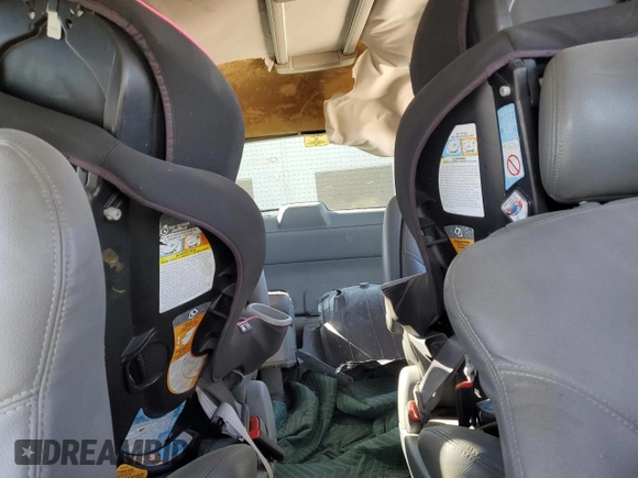 2007 Chrysler Town & Country Limited with VIN 2A8GP64LX7R319657, listed as a Copart auction lot 47926115 with Not Provided miles and Non Repairable. Bid and sale history available at DreamBid. Image 10.