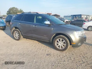 2010 Lincoln MKX z VIN 2LMDJ6JC8ABJ01202, wystawiony jako IAAI lot #42225423 z przebiegiem 118 544 mil mil oraz . Historia ofert i sprzedaży dostępna na DreamBid. Obrazek 1.