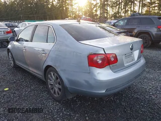 2007 Volkswagen Jetta 2.5 z VIN 3VWRG71K37M029136, wystawiony jako IAAI lot #41291108 z przebiegiem 219 980 mil mil oraz . Historia ofert i sprzedaży dostępna na DreamBid. Obrazek 3.