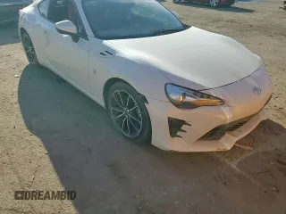 2020 Toyota 86 z VIN JF1ZNAA14L8752611, wystawiony jako Copart lot #82995104 z przebiegiem Nie podano mil oraz Nie do naprawy • Non repairable. Historia ofert i sprzedaży dostępna na DreamBid. Obrazek 13.