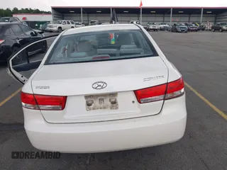 2006 Hyundai Sonata GLS z VIN KMHEU46C06A091417, wystawiony jako IAAI lot #42364241 z przebiegiem 131 054 mil mil oraz . Historia ofert i sprzedaży dostępna na DreamBid. Obrazek 16.