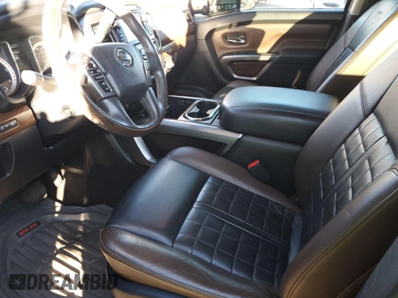 2016 Nissan Titan Platinum Reserve z VIN 1N6BA1F47GN502505, wystawiony jako IAAI lot #42520972 z przebiegiem 104 949 mil mil oraz . Historia ofert i sprzedaży dostępna na DreamBid. Obrazek 6.
