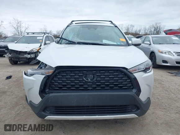 2024 Toyota Corolla Cross LE z VIN 7MUBAABG2RV103930, wystawiony jako IAAI lot #42051280 z przebiegiem 27 541 mil mil oraz . Historia ofert i sprzedaży dostępna na DreamBid. Obrazek 13.