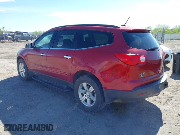 2012 Chevrolet Traverse 1LT z VIN 1GNKVGED7CJ269374, wystawiony jako IAAI lot #42163233 z przebiegiem 159 751 mil mil oraz . Historia ofert i sprzedaży dostępna na DreamBid. Obrazek 3.