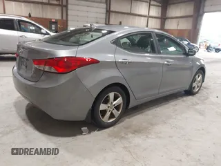 2012 Hyundai Elantra GLS z VIN KMHDH4AE6CU361222, wystawiony jako IAAI lot #42467636 z przebiegiem 176 795 mil mil oraz . Historia ofert i sprzedaży dostępna na DreamBid. Obrazek 4.