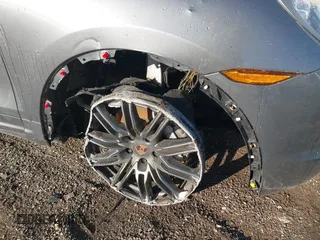2013 Porsche Cayenne S с VIN WP1AB2A28DLA86543, выставлен на аукционе IAAI как лот 41764426 с пробегом 105 814 миль миль и . История ставок и продаж доступна на DreamBid. Изображение 6.
