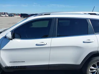 2021 Jeep Cherokee Altitude with VIN 1C4PJLLB5MD173828, listed as a IAAI auction lot 42234912 with 66,400 mi miles and . Bid and sale history available at DreamBid. Image 14.