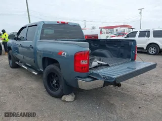 2010 Chevrolet Silverado 1500 LT with VIN 3GCRKSE38AG195486, listed as a IAAI auction lot 41589217 with 188,736 mi miles. Bid and sale history available at carsss.com. Image 3.