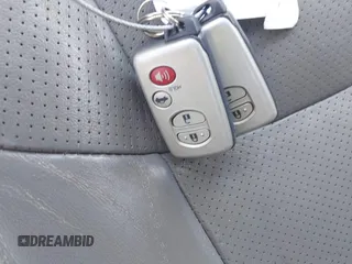 2008 Toyota Avalon XL z VIN 4T1BK36B68U304964, wystawiony jako IAAI lot #42381930 z przebiegiem 220 139 mil mil oraz . Historia ofert i sprzedaży dostępna na DreamBid. Obrazek 11.
