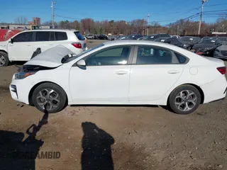 2019 Kia Forte LXS z VIN 3KPF24AD9KE125019, wystawiony jako IAAI lot #40787475 z przebiegiem 54 777 mil mil oraz . Historia ofert i sprzedaży dostępna na DreamBid. Obrazek 14.