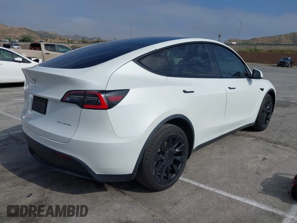 2021 Tesla Model Y Long Range with VIN 5YJYGDEE0MF069451, listed as a IAAI auction lot 41482649 with 55,542 mi miles. Bid and sale history available at carsss.com. Image 4.