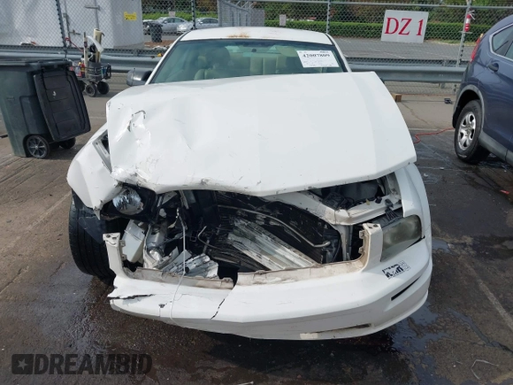 2006 Ford Mustang GT Deluxe z VIN 1ZVFT82H865246421, wystawiony jako IAAI lot #42007809 z przebiegiem 205 896 mil mil oraz . Historia ofert i sprzedaży dostępna na DreamBid. Obrazek 10.