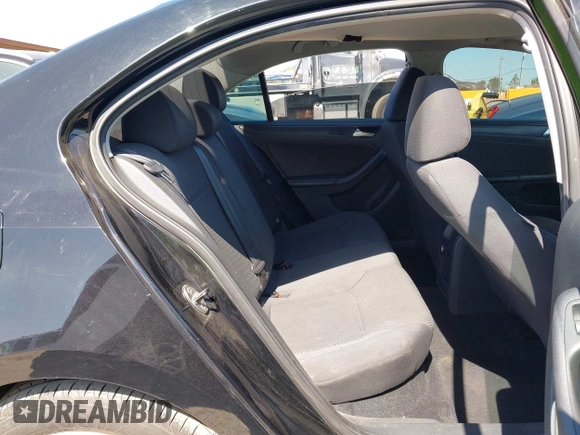 2014 Volkswagen Jetta S z VIN 3VW2K7AJ9EM207135, wystawiony jako IAAI lot #42316176 z przebiegiem 237 752 mil mil oraz . Historia ofert i sprzedaży dostępna na DreamBid. Obrazek 8.