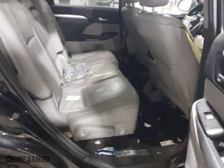 2014 Toyota Highlander XLE with VIN 5TDJKRFH1ES060597, listed as a IAAI auction lot 41127689 with 122,377 mi miles. Bid and sale history available at carsss.com. Image 8.