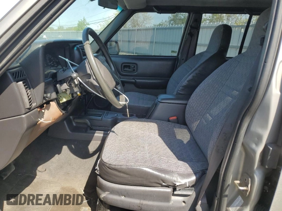 2000 Jeep Cherokee z VIN 1J4FF48S9YL220831, wystawiony jako Copart lot #54304615 z przebiegiem Nie podano mil oraz Szkoda całkowita • Salvage title. Historia ofert i sprzedaży dostępna na DreamBid. Obrazek 7.