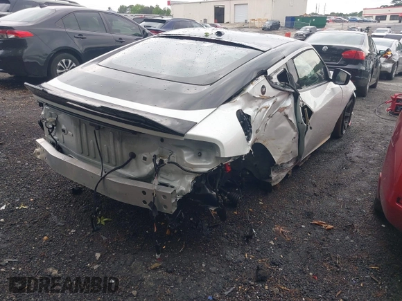 2023 Nissan Z Sport z VIN JN1BZ4AH1PM310285, wystawiony jako IAAI lot #42194303 z przebiegiem 10 957 mil mil oraz . Historia ofert i sprzedaży dostępna na DreamBid. Obrazek 4.