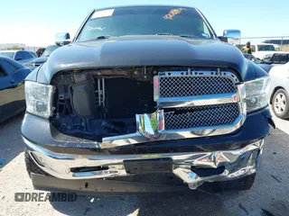 2018 Ram 1500 Big Horn z VIN 1C6RR7LT4JS111224, wystawiony jako IAAI lot #42084424 z przebiegiem 74 835 mil mil oraz . Historia ofert i sprzedaży dostępna na DreamBid. Obrazek 6.