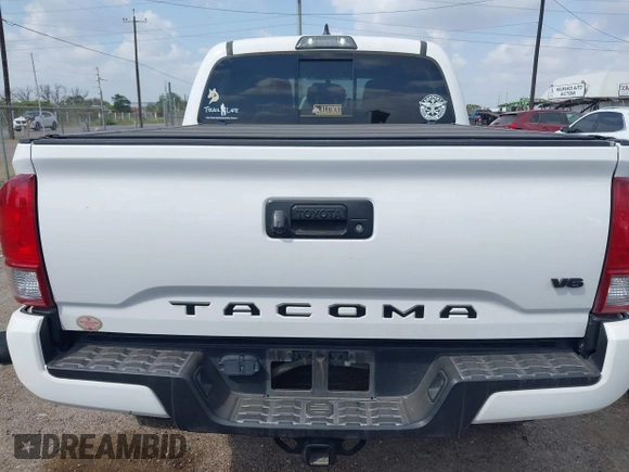 2017 Toyota Tacoma SR5 z VIN 5TFCZ5AN1HX116806, wystawiony jako IAAI lot #41839628 z przebiegiem 90 197 mil mil oraz . Historia ofert i sprzedaży dostępna na DreamBid. Obrazek 17.