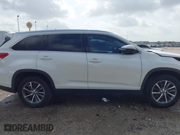 2019 Toyota Highlander SE with VIN 5TDKZRFH0KS557636, listed as a IAAI auction lot 42601100 with 107,922 mi miles and . Bid and sale history available at DreamBid. Image 14.