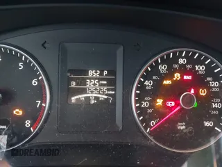 2013 Volkswagen Jetta SE z VIN 3VWDX7AJ3DM254962, wystawiony jako IAAI lot #41753707 z przebiegiem 125 225 mil mil oraz . Historia ofert i sprzedaży dostępna na DreamBid. Obrazek 7.