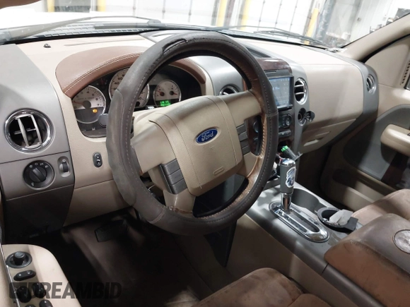 2006 Ford F-150 XLT z VIN 1FTPW14V26KD74230, wystawiony jako IAAI lot #42430362 z przebiegiem 187 270 mil mil oraz . Historia ofert i sprzedaży dostępna na DreamBid. Obrazek 12.