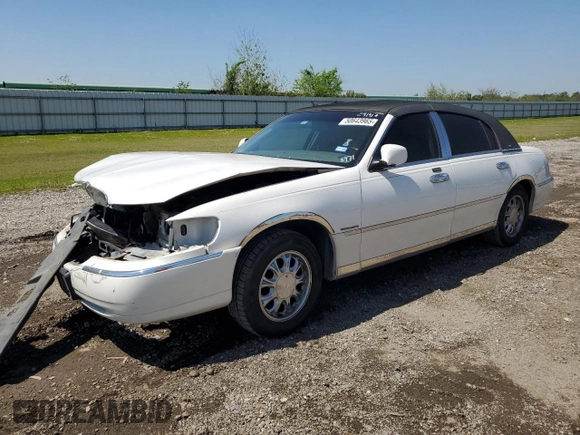 2001 Lincoln Town Car Cartier z VIN 1LNHM83W91Y728971, wystawiony jako Copart lot #50643965 z przebiegiem Nie podano mil oraz Szkoda całkowita • Salvage title. Historia ofert i sprzedaży dostępna na DreamBid. Obrazek 1.