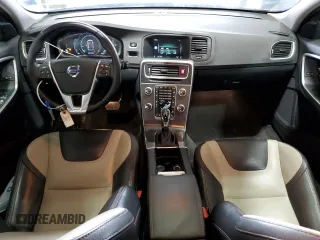 2016 Volvo V60 T5 z VIN YV4612HK8G1015369, wystawiony jako Copart lot #54868865 z przebiegiem 97 031 mil mil oraz Szkody całkowita. Historia ofert i sprzedaży dostępna na DreamBid. Obrazek 8.