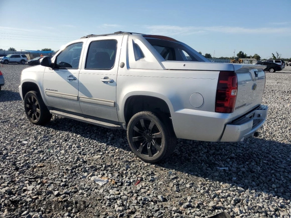 2013 Chevrolet Avalanche LS z VIN 3GNMCEE02DG245728, wystawiony jako Copart lot #56335735 z przebiegiem 132 194 mil mil oraz Szkoda całkowita • Salvage title. Historia ofert i sprzedaży dostępna na DreamBid. Obrazek 2.