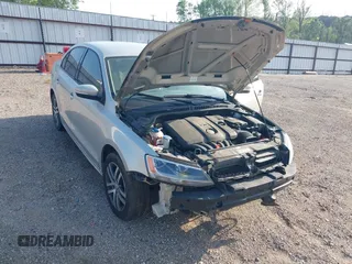 2011 Volkswagen Jetta Sedan SE w/Convenience & Sunroof with VIN 3VWDX7AJ5BM322367, listed as a IAAI auction lot 41845769 with 147,262 mi miles. Bid and sale history available at carsss.com. Image 17.
