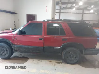 1999 Chevrolet Blazer Trailblazer z VIN 1GNDT13W4X2187490, wystawiony jako IAAI lot #41966073 z przebiegiem 187 604 mil mil oraz . Historia ofert i sprzedaży dostępna na DreamBid. Obrazek 15.