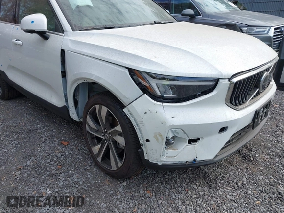 2024 Volvo XC40 Plus Bright Theme with VIN YV4L12UE2R2356332, listed as a IAAI auction lot 40734339 with 5,863 mi miles. Bid and sale history available at carsss.com. Image 6.